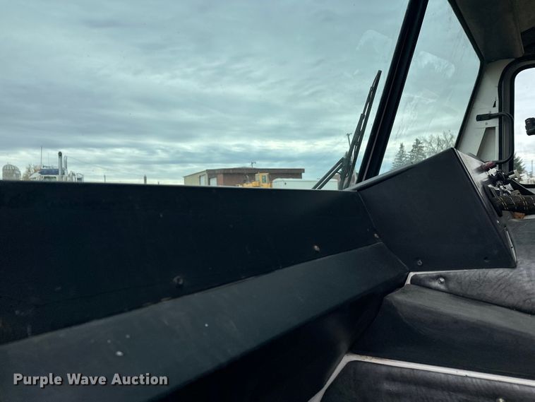 image for item DT6424 2011 Mack LEU613 refuse truck