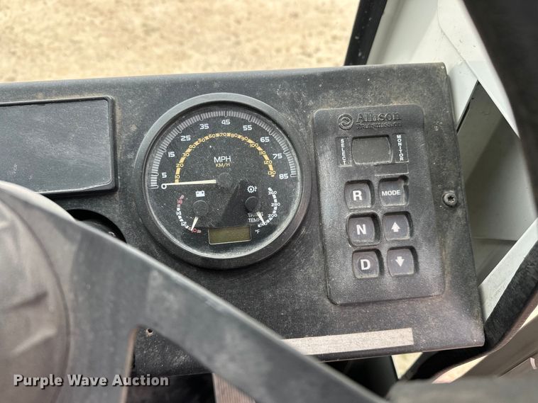 image for item DT6424 2011 Mack LEU613 refuse truck