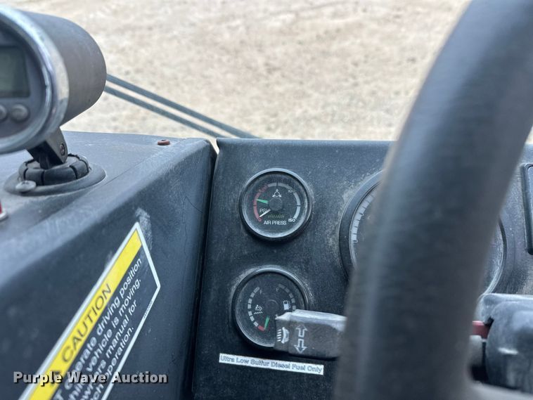 image for item DT6424 2011 Mack LEU613 refuse truck