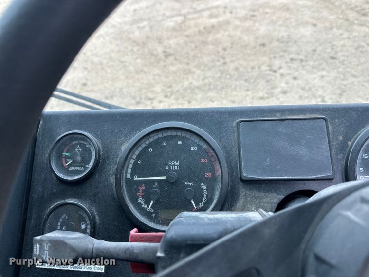 image for item DT6424 2011 Mack LEU613 refuse truck