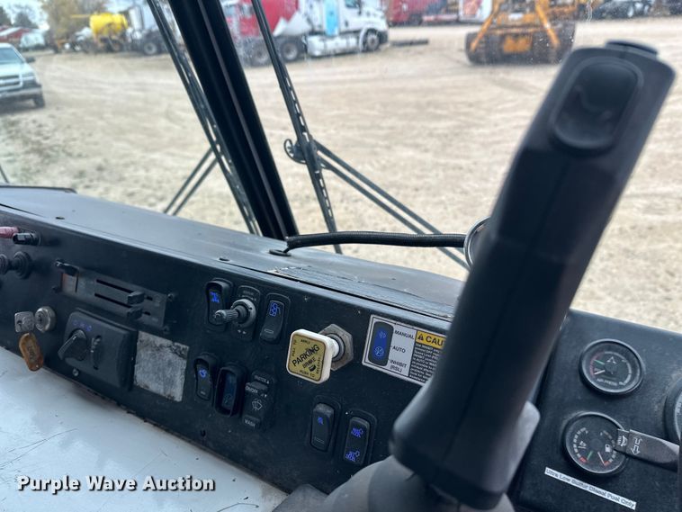 image for item DT6424 2011 Mack LEU613 refuse truck