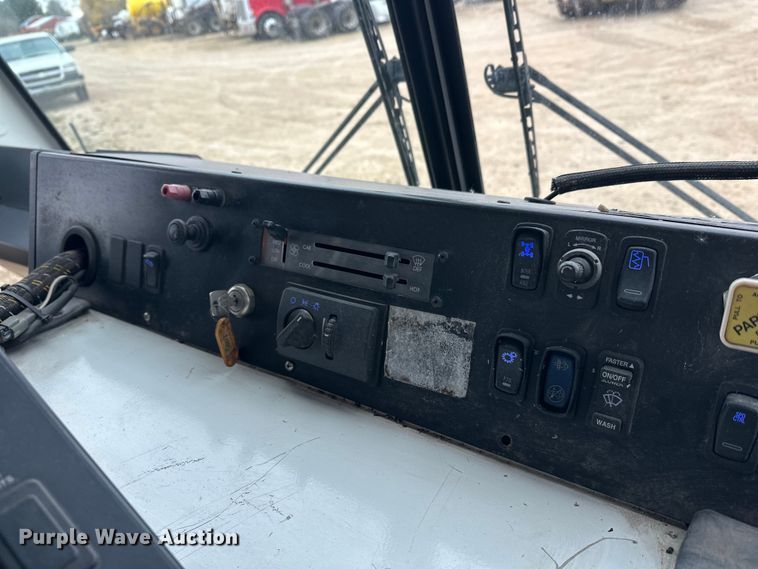 image for item DT6424 2011 Mack LEU613 refuse truck