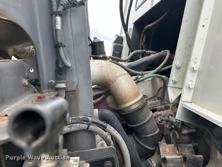 image for item DT6424 2011 Mack LEU613 refuse truck