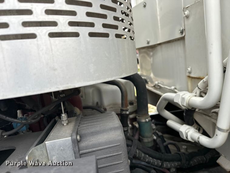 image for item DT6424 2011 Mack LEU613 refuse truck