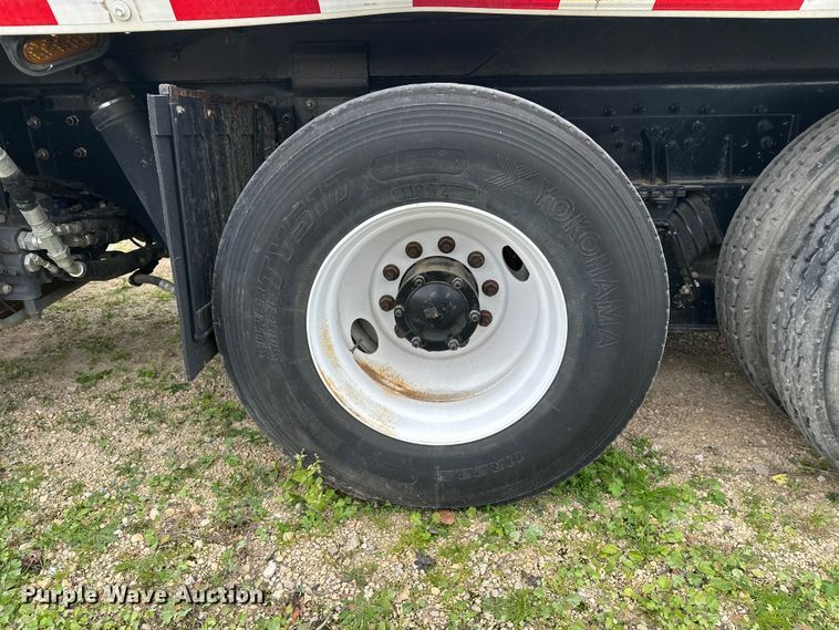 image for item DT6424 2011 Mack LEU613 refuse truck