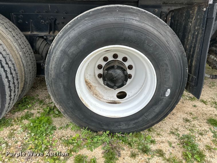 image for item DT6424 2011 Mack LEU613 refuse truck