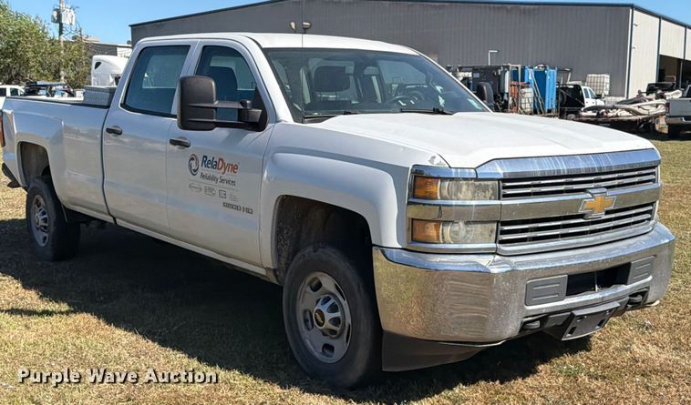 image for item DX5877 2015 Chevrolet Silverado 2500HD Crew Cab pickup truck