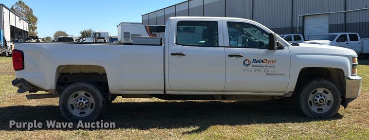 image for item DX5877 2015 Chevrolet Silverado 2500HD Crew Cab pickup truck