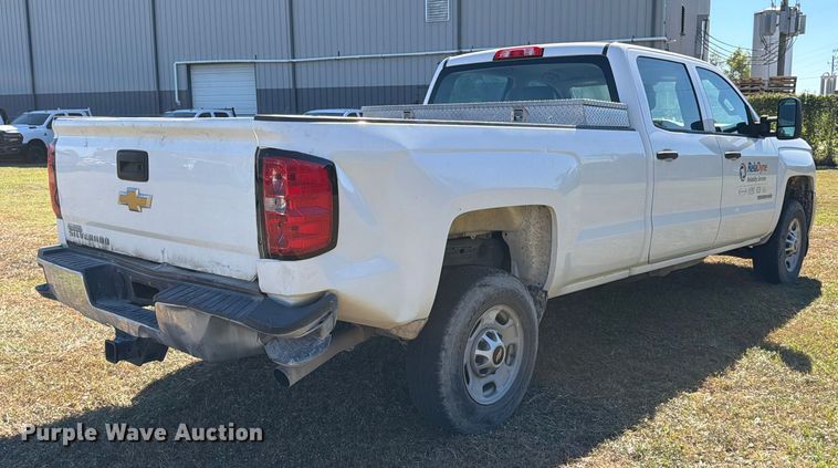 image for item DX5877 2015 Chevrolet Silverado 2500HD Crew Cab pickup truck