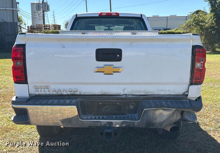 image for item DX5877 2015 Chevrolet Silverado 2500HD Crew Cab pickup truck