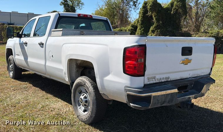 image for item DX5877 2015 Chevrolet Silverado 2500HD Crew Cab pickup truck
