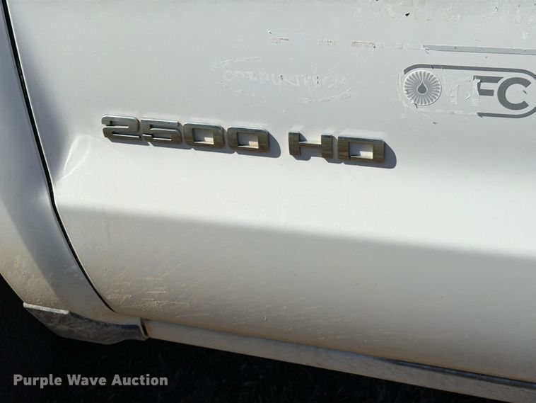 image for item DX5877 2015 Chevrolet Silverado 2500HD Crew Cab pickup truck