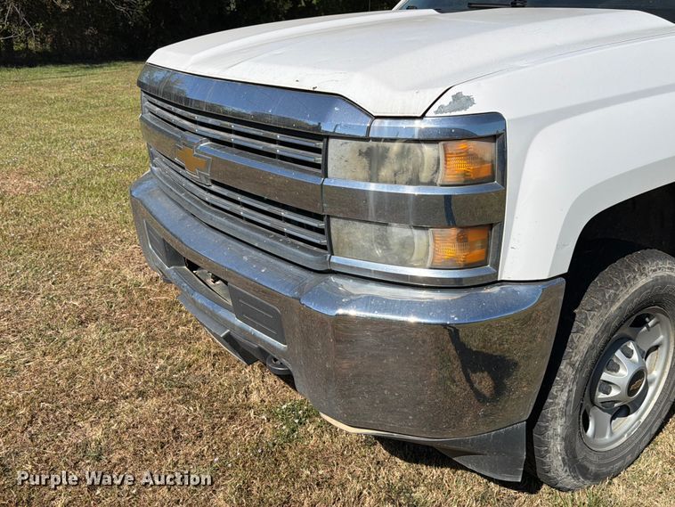 image for item DX5877 2015 Chevrolet Silverado 2500HD Crew Cab pickup truck