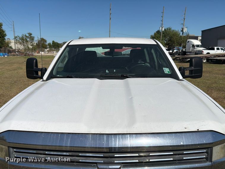 image for item DX5877 2015 Chevrolet Silverado 2500HD Crew Cab pickup truck