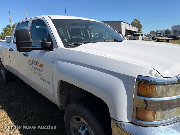 image for item DX5877 2015 Chevrolet Silverado 2500HD Crew Cab pickup truck