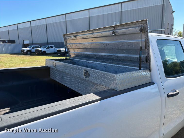 image for item DX5877 2015 Chevrolet Silverado 2500HD Crew Cab pickup truck