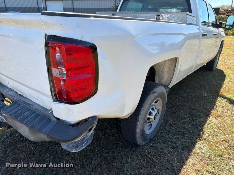 image for item DX5877 2015 Chevrolet Silverado 2500HD Crew Cab pickup truck