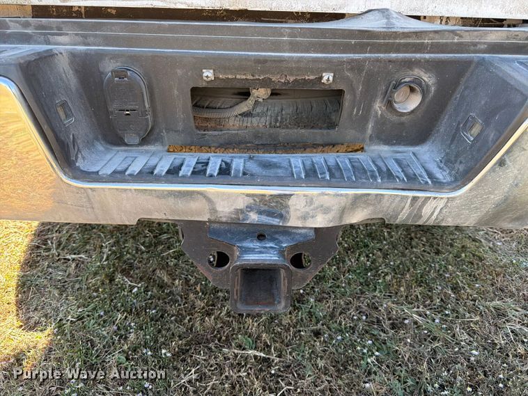 image for item DX5877 2015 Chevrolet Silverado 2500HD Crew Cab pickup truck