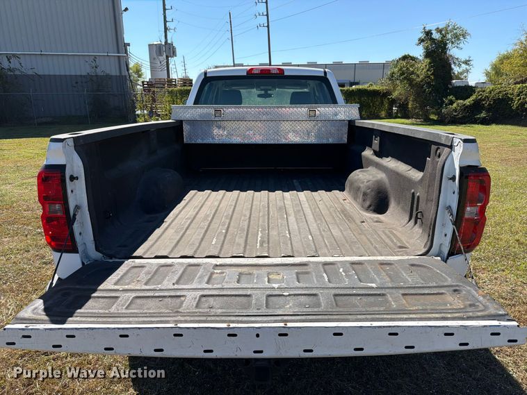 image for item DX5877 2015 Chevrolet Silverado 2500HD Crew Cab pickup truck