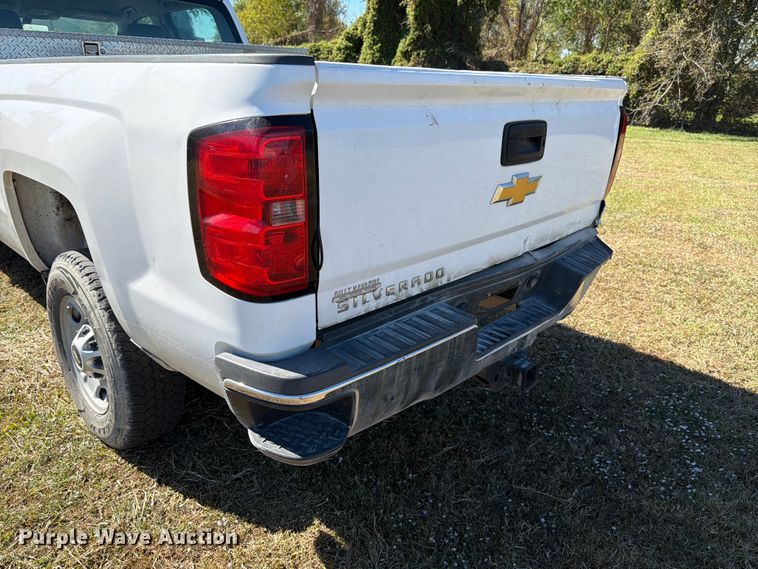 image for item DX5877 2015 Chevrolet Silverado 2500HD Crew Cab pickup truck