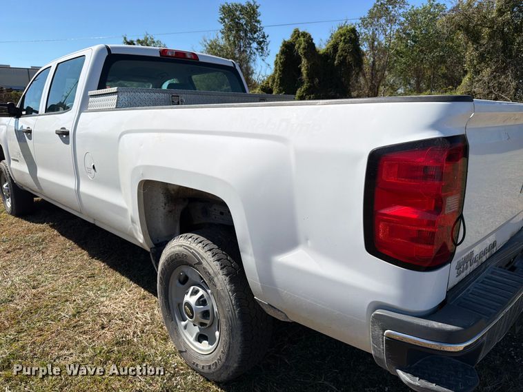 image for item DX5877 2015 Chevrolet Silverado 2500HD Crew Cab pickup truck