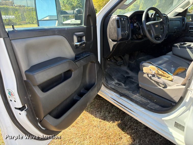 image for item DX5877 2015 Chevrolet Silverado 2500HD Crew Cab pickup truck