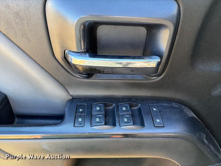 image for item DX5877 2015 Chevrolet Silverado 2500HD Crew Cab pickup truck