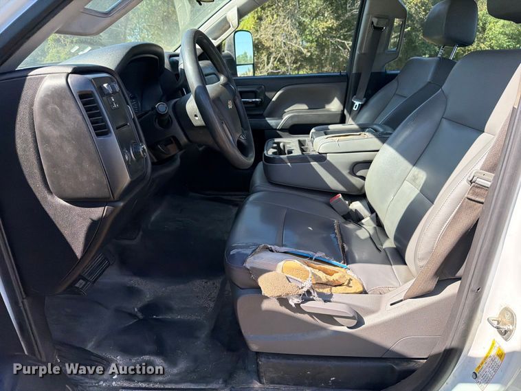 image for item DX5877 2015 Chevrolet Silverado 2500HD Crew Cab pickup truck