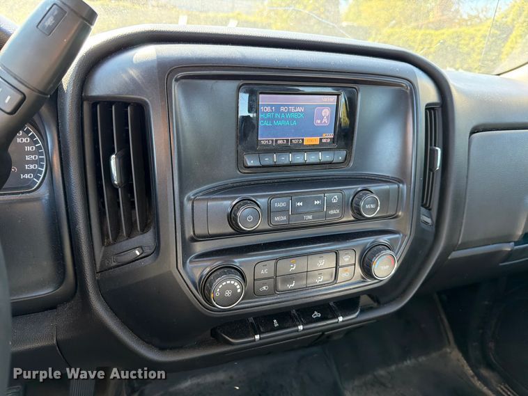 image for item DX5877 2015 Chevrolet Silverado 2500HD Crew Cab pickup truck