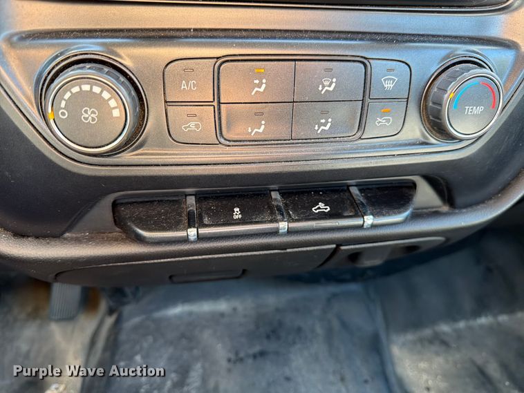 image for item DX5877 2015 Chevrolet Silverado 2500HD Crew Cab pickup truck