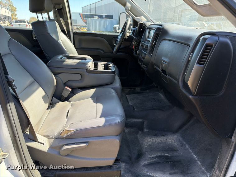 image for item DX5877 2015 Chevrolet Silverado 2500HD Crew Cab pickup truck