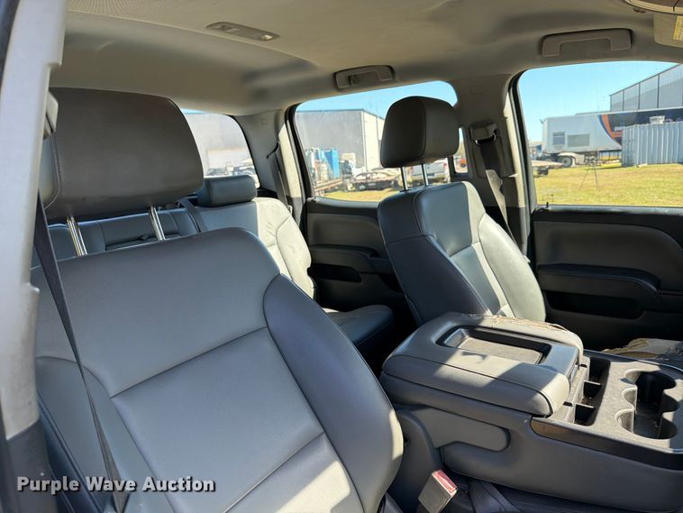 image for item DX5877 2015 Chevrolet Silverado 2500HD Crew Cab pickup truck