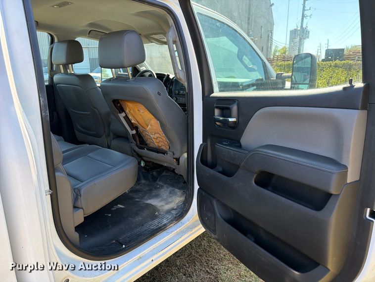 image for item DX5877 2015 Chevrolet Silverado 2500HD Crew Cab pickup truck