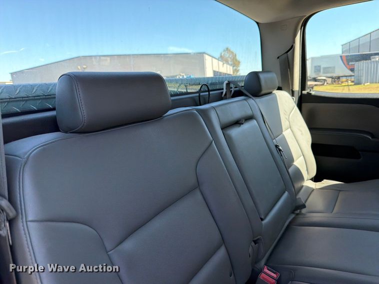 image for item DX5877 2015 Chevrolet Silverado 2500HD Crew Cab pickup truck