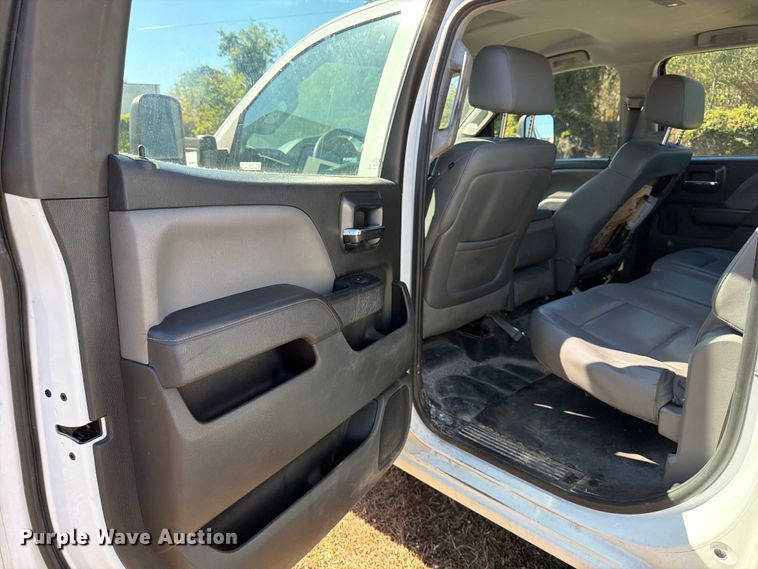 image for item DX5877 2015 Chevrolet Silverado 2500HD Crew Cab pickup truck