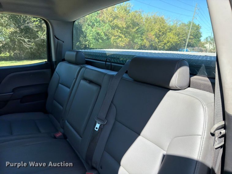 image for item DX5877 2015 Chevrolet Silverado 2500HD Crew Cab pickup truck