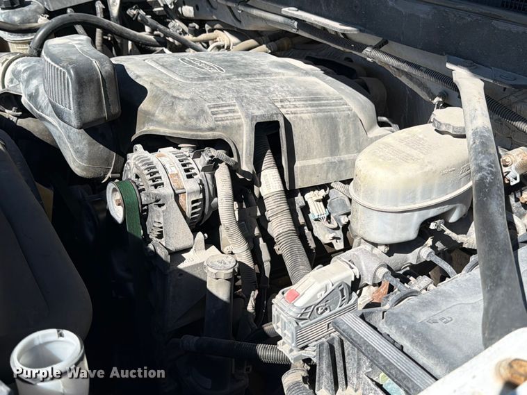 image for item DX5877 2015 Chevrolet Silverado 2500HD Crew Cab pickup truck