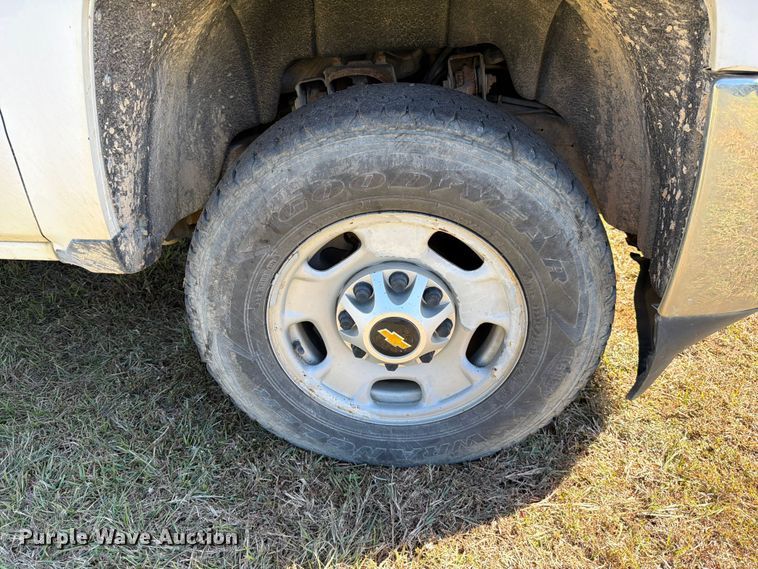 image for item DX5877 2015 Chevrolet Silverado 2500HD Crew Cab pickup truck