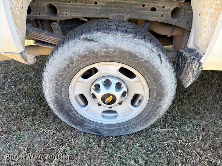 image for item DX5877 2015 Chevrolet Silverado 2500HD Crew Cab pickup truck