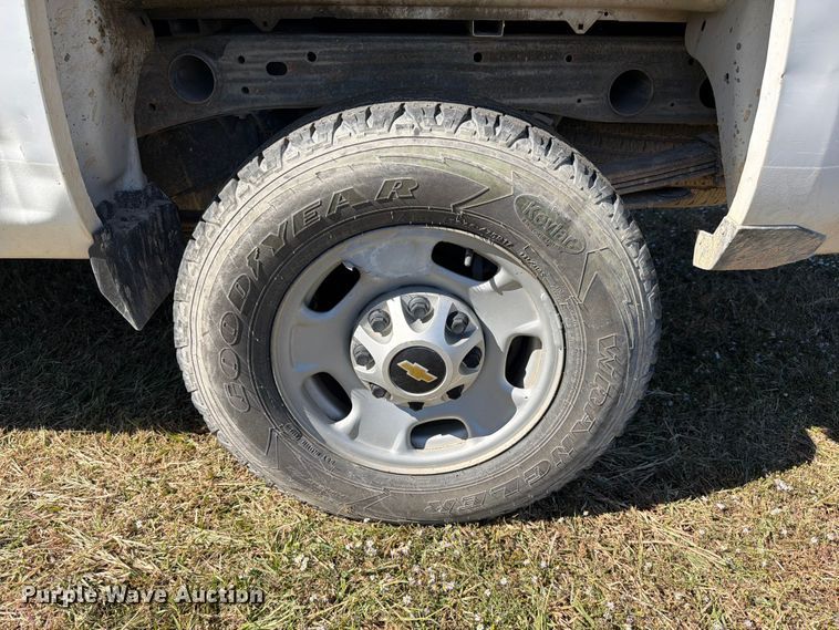 image for item DX5877 2015 Chevrolet Silverado 2500HD Crew Cab pickup truck