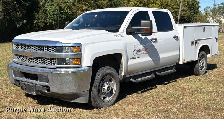 image for item DX5878 2019 Chevrolet Silverado 2500HD Crew Cab utility bed pickup truck