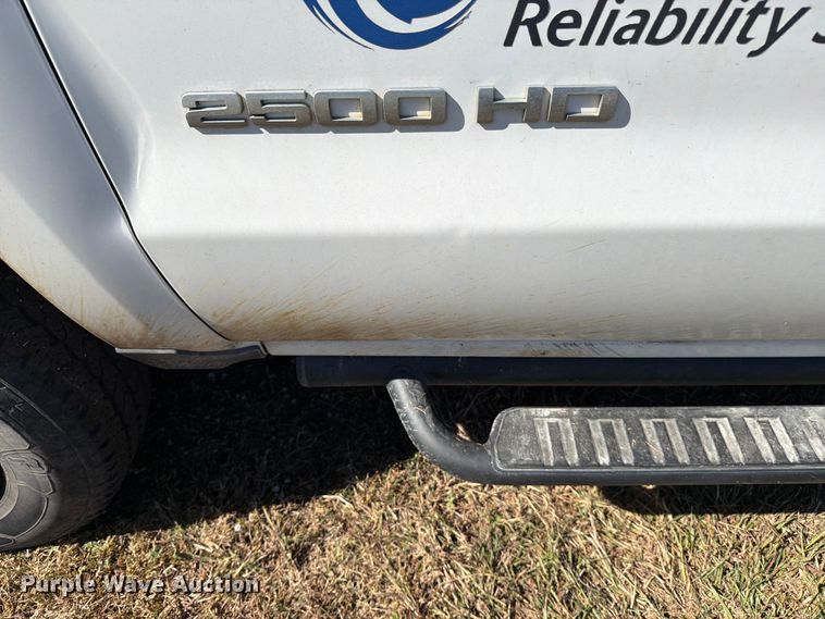 image for item DX5878 2019 Chevrolet Silverado 2500HD Crew Cab utility bed pickup truck