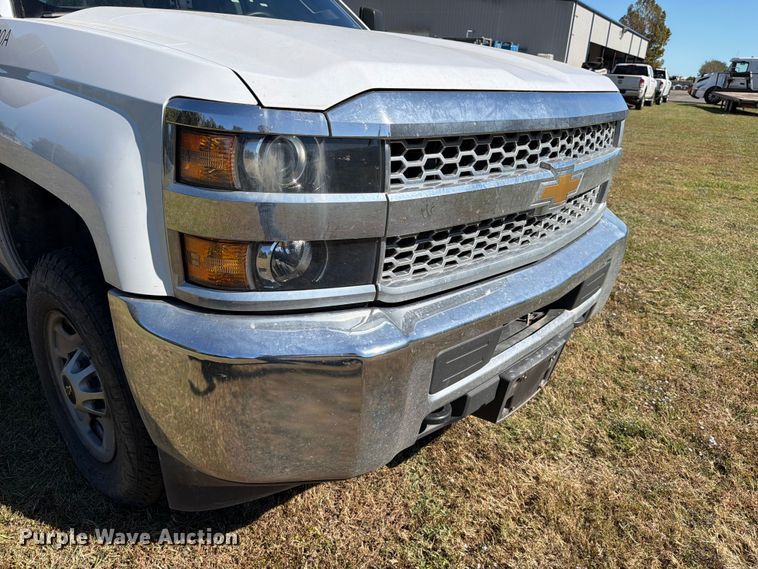 image for item DX5878 2019 Chevrolet Silverado 2500HD Crew Cab utility bed pickup truck