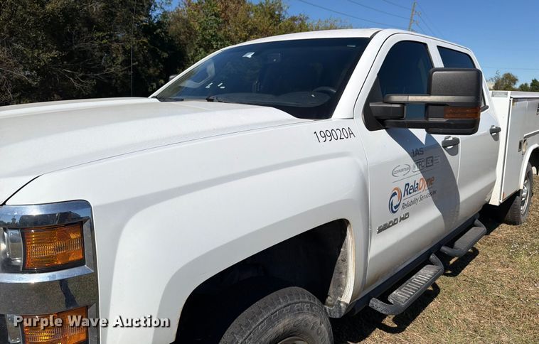 image for item DX5878 2019 Chevrolet Silverado 2500HD Crew Cab utility bed pickup truck