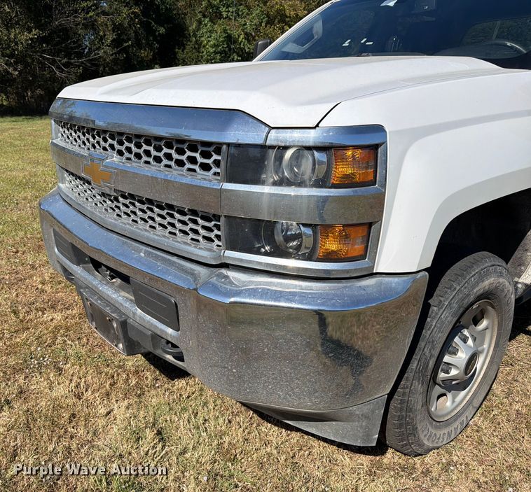 image for item DX5878 2019 Chevrolet Silverado 2500HD Crew Cab utility bed pickup truck