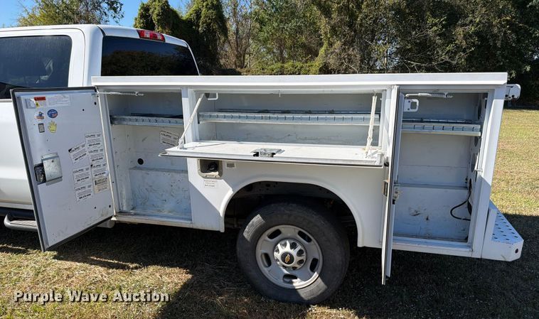 image for item DX5878 2019 Chevrolet Silverado 2500HD Crew Cab utility bed pickup truck