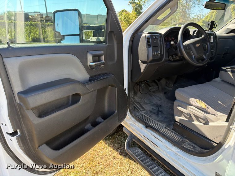 image for item DX5878 2019 Chevrolet Silverado 2500HD Crew Cab utility bed pickup truck