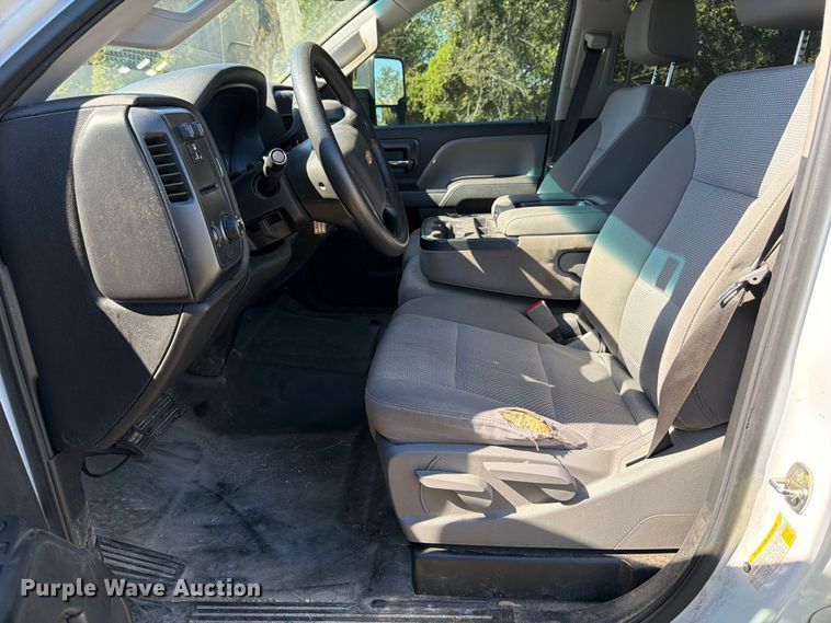 image for item DX5878 2019 Chevrolet Silverado 2500HD Crew Cab utility bed pickup truck