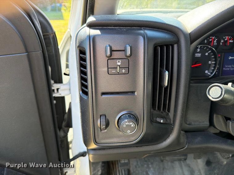 image for item DX5878 2019 Chevrolet Silverado 2500HD Crew Cab utility bed pickup truck