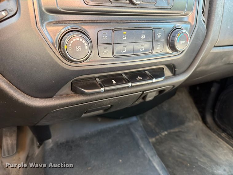 image for item DX5878 2019 Chevrolet Silverado 2500HD Crew Cab utility bed pickup truck